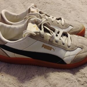 Puma Club 5v5 sneakers. Women's Size 8 In Great Condition